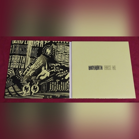 Never Played Underoath Erase Me Vinyl Record Book Triple Fold Out Cover Hardcore - Picture 8 of 9